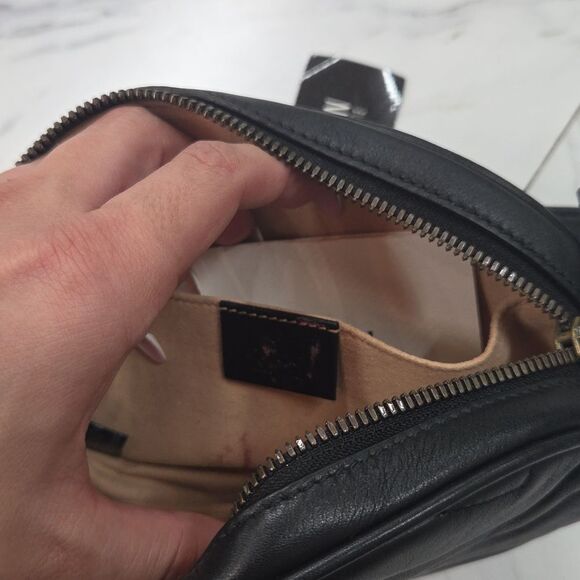 Gucci Black Leather Belt with Gold Accent - Picture 8 of 15